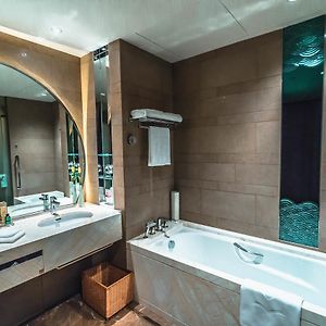 Panoramic River View King Room